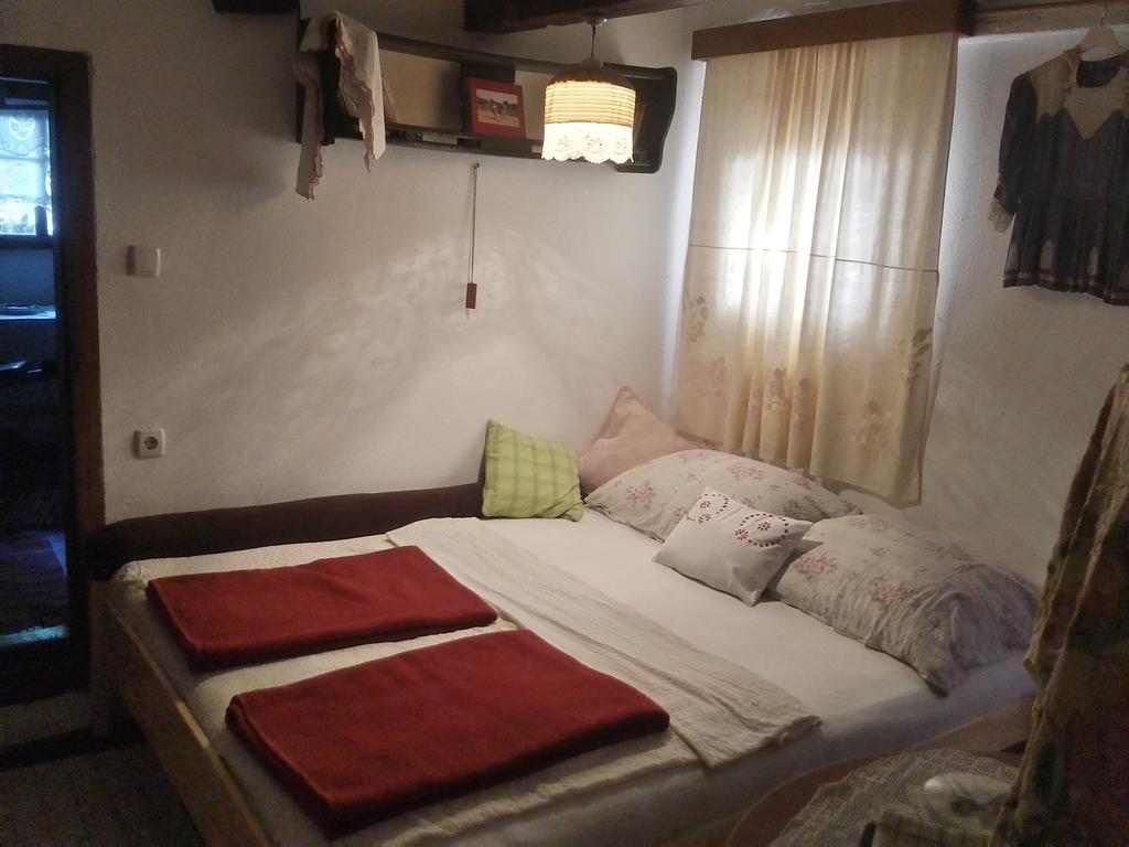 Rural Tourism Family Ravlic Hostal Muzilovcica Exterior foto
